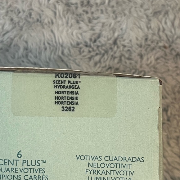 PartyLite scent plus Hydrangea square votives - Picture 3 of 3